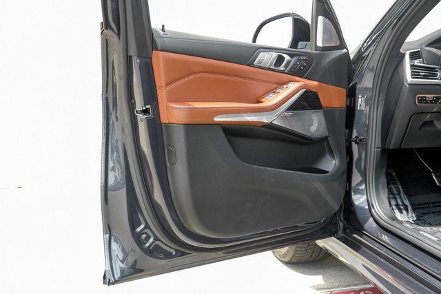 BMW X7 Vehicle Main Gallery Image 46