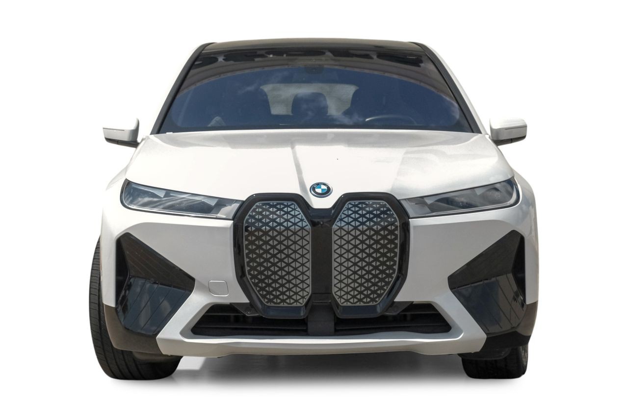 BMW iX Vehicle Main Gallery Image 06