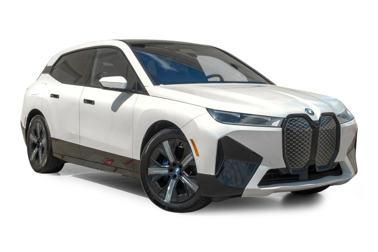 BMW iX Vehicle Main Gallery Image 07