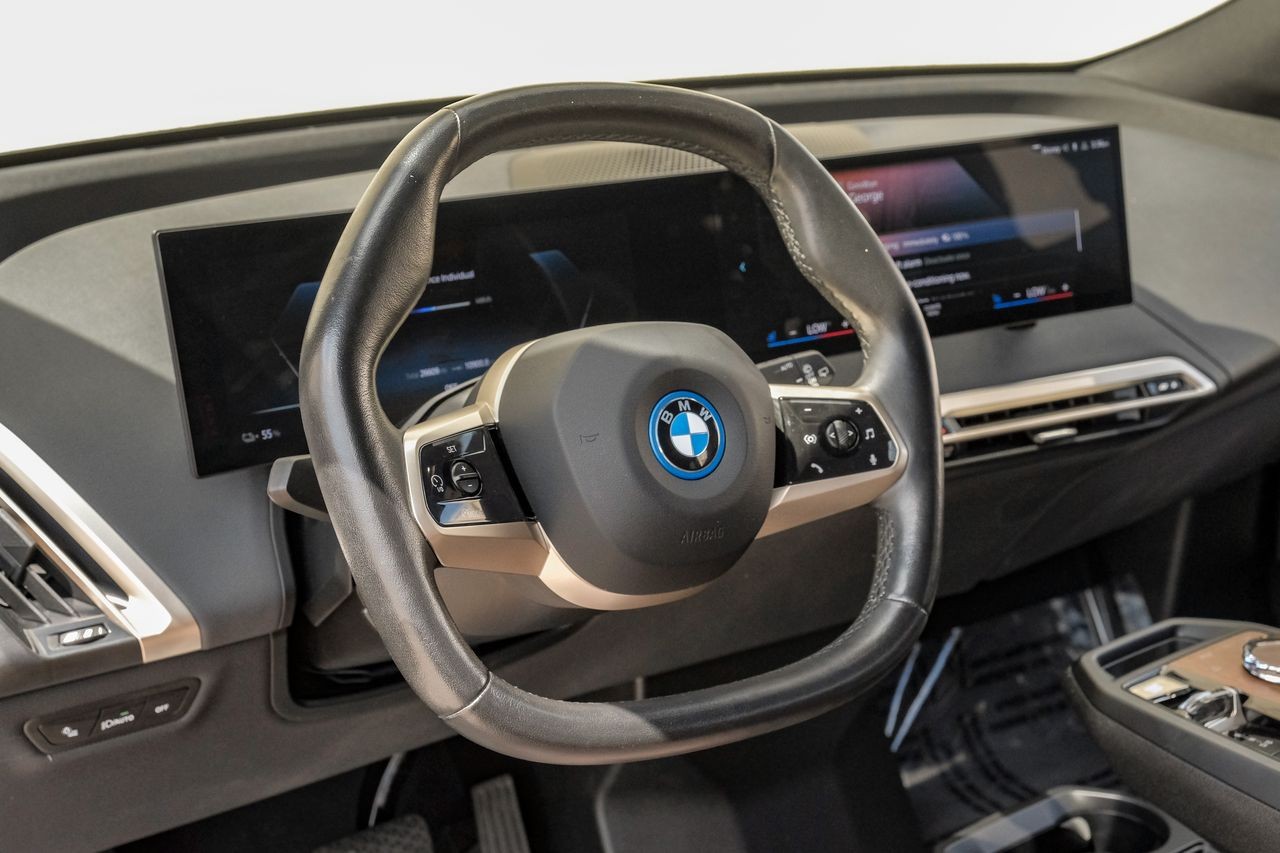 BMW iX Vehicle Main Gallery Image 16