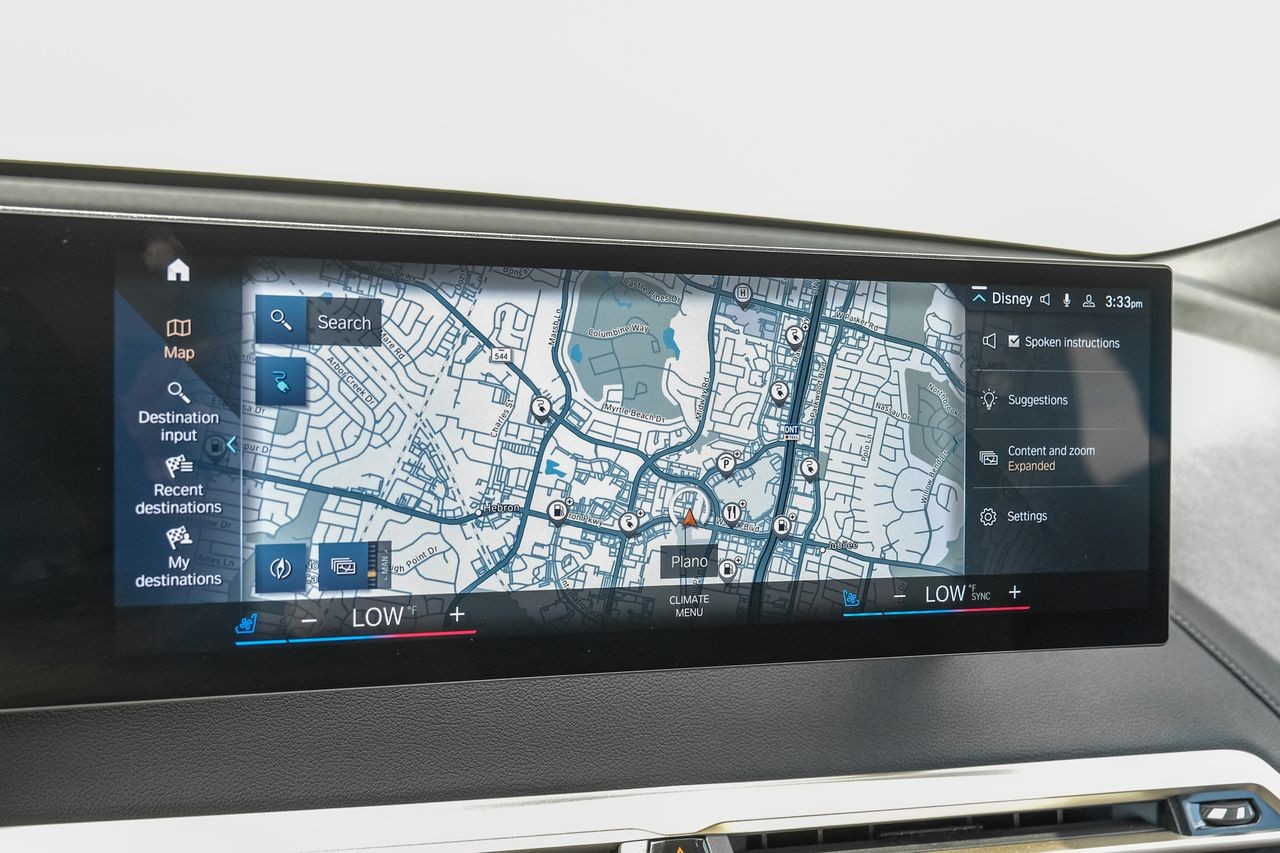 BMW iX Vehicle Main Gallery Image 22