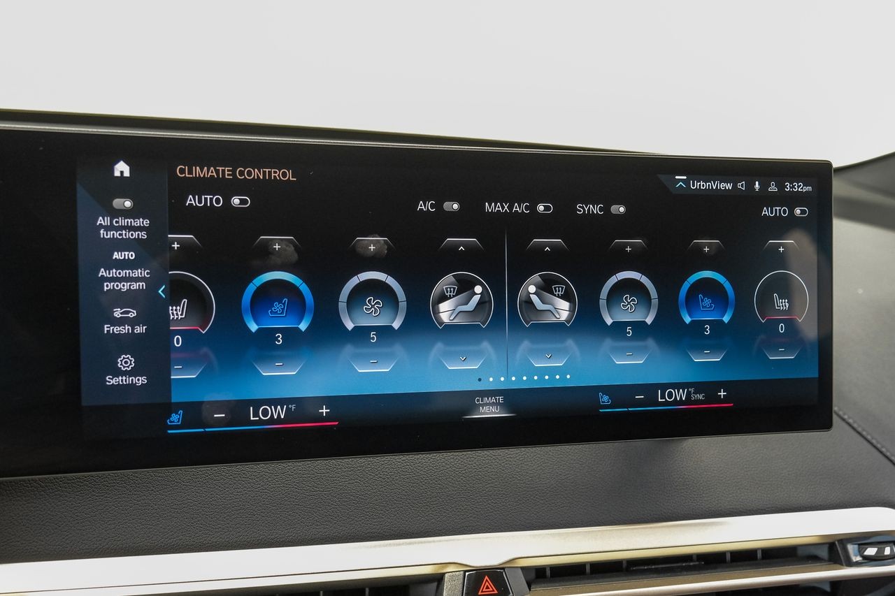 BMW iX Vehicle Main Gallery Image 28