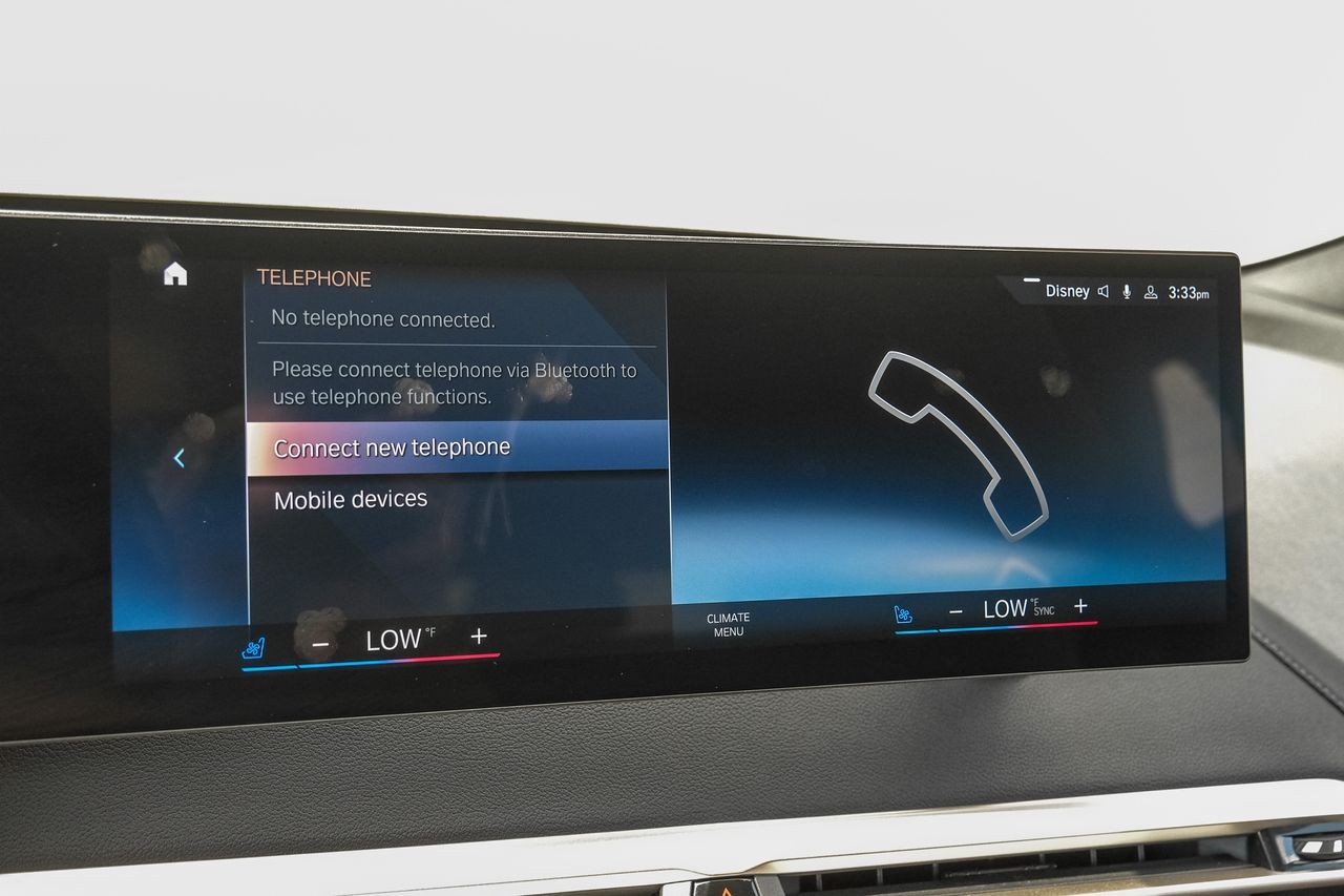 BMW iX Vehicle Main Gallery Image 31