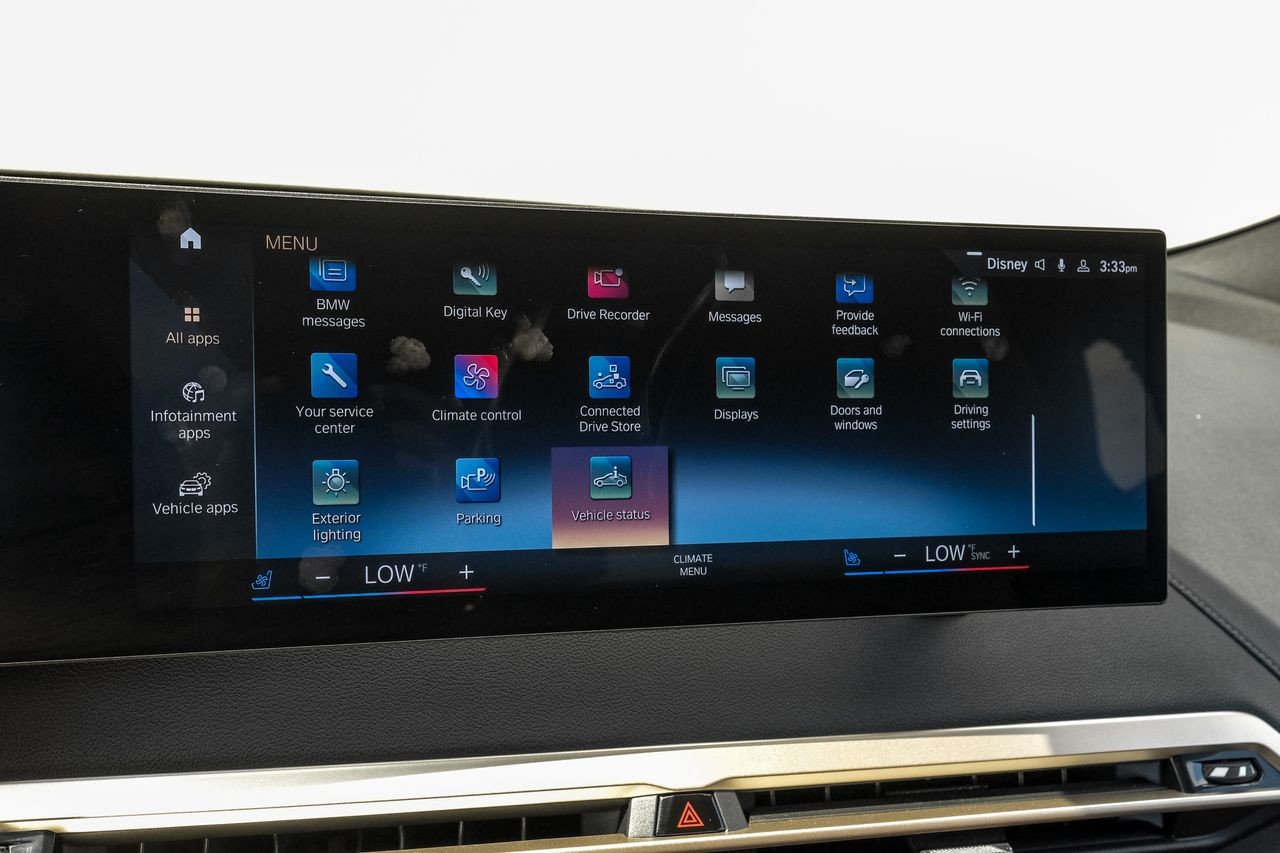 BMW iX Vehicle Main Gallery Image 34