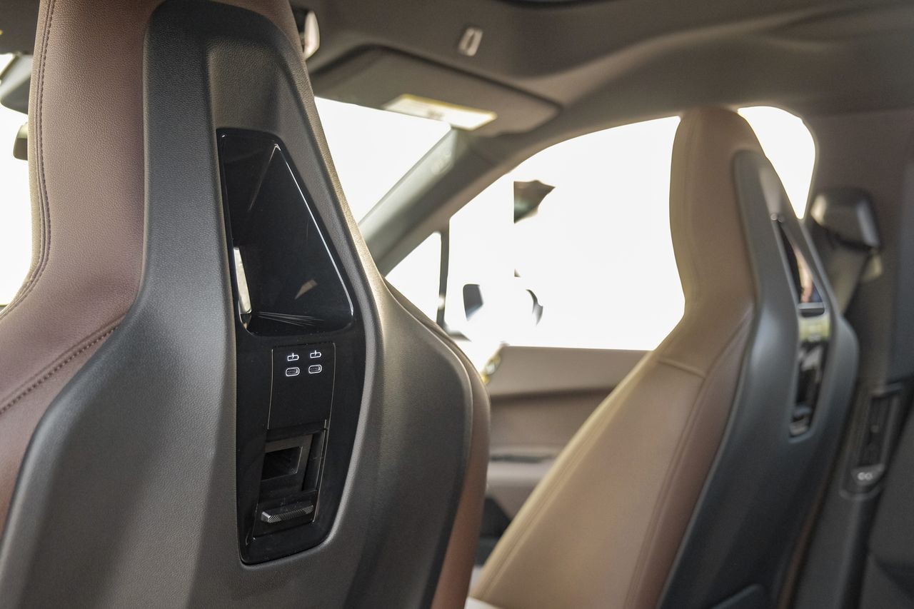 BMW iX Vehicle Main Gallery Image 41