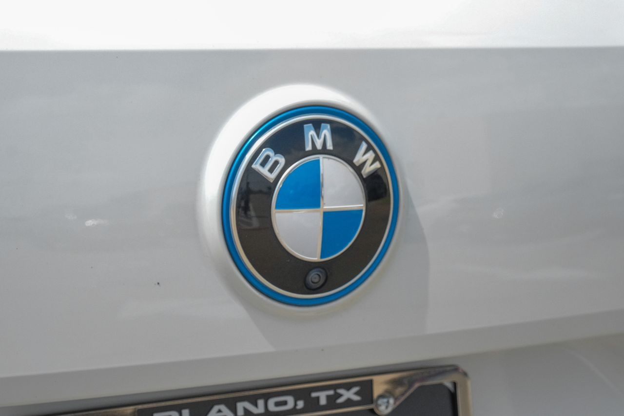 BMW iX Vehicle Main Gallery Image 55