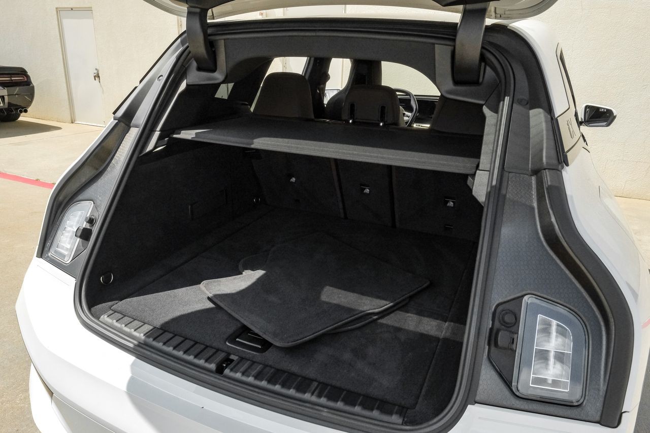 BMW iX Vehicle Main Gallery Image 56