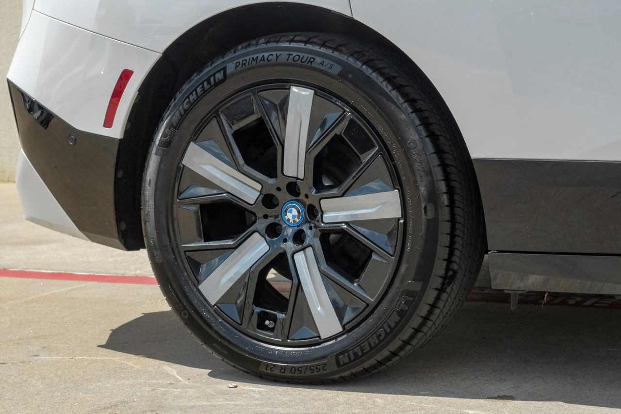 BMW iX Vehicle Main Gallery Image 59