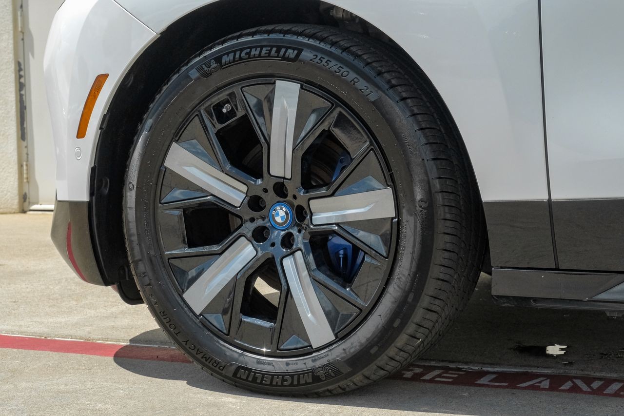 BMW iX Vehicle Main Gallery Image 61