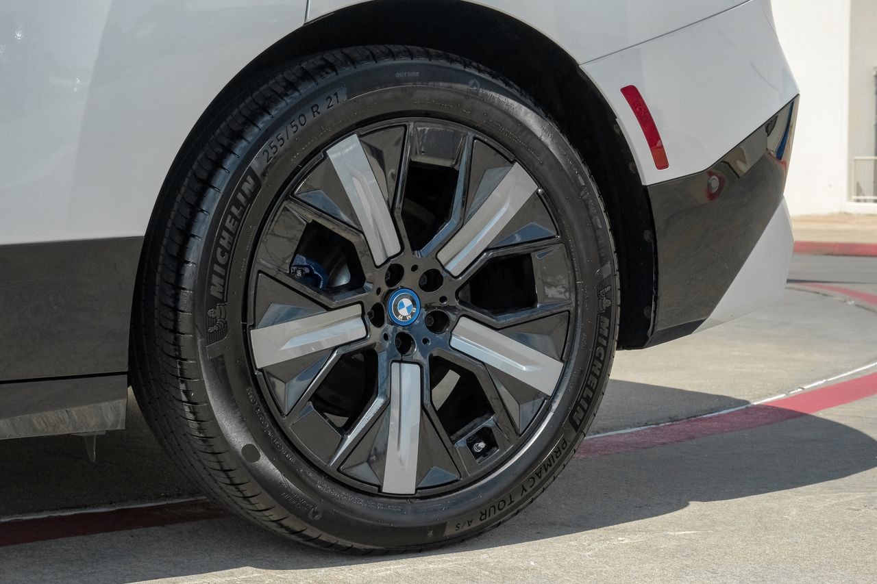 BMW iX Vehicle Main Gallery Image 62