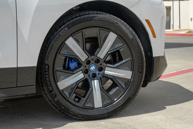 BMW iX Vehicle Main Gallery Image 60