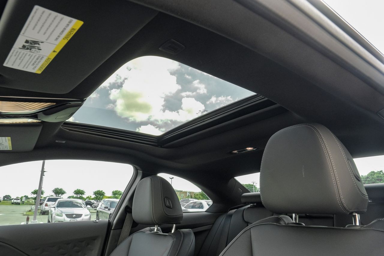 BMW 2 Series Vehicle Main Gallery Image 05