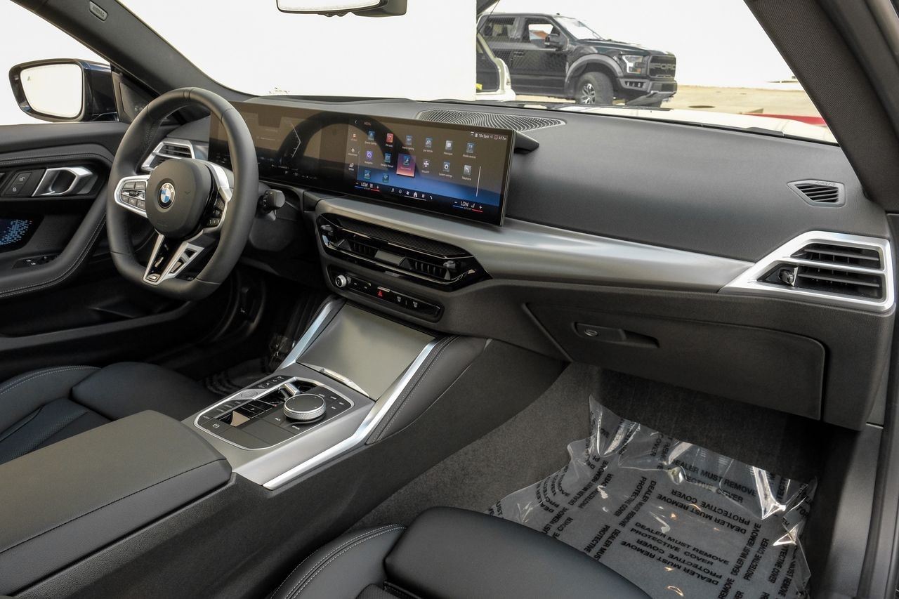BMW 2 Series Vehicle Main Gallery Image 13