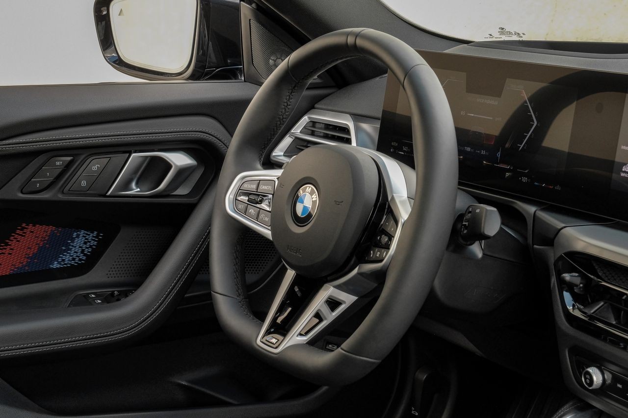 BMW 2 Series Vehicle Main Gallery Image 14