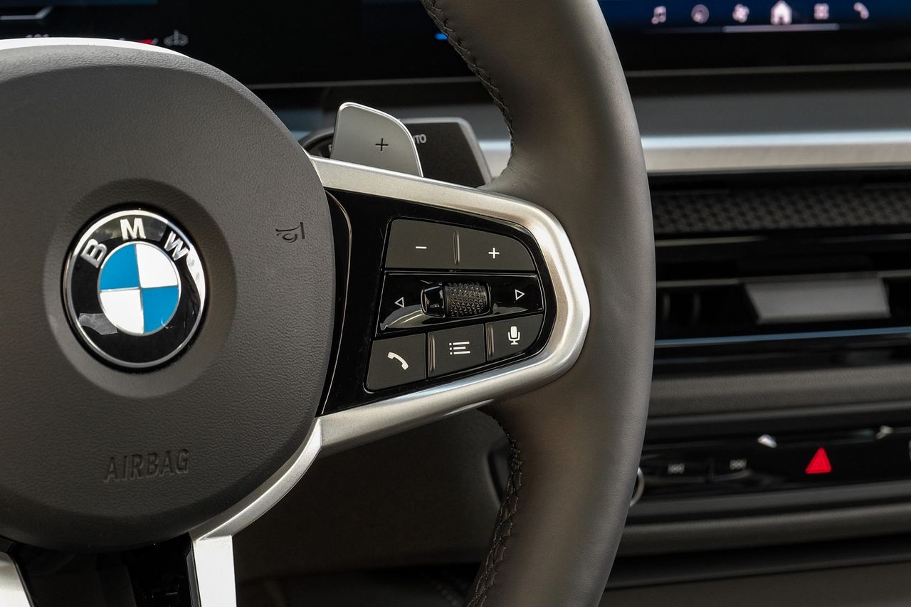 BMW 2 Series Vehicle Main Gallery Image 17