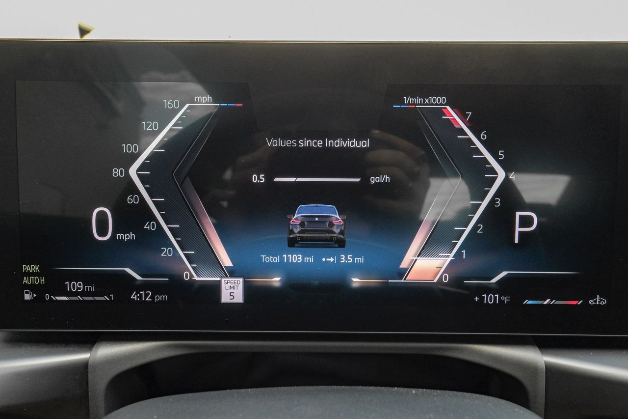 BMW 2 Series Vehicle Main Gallery Image 18