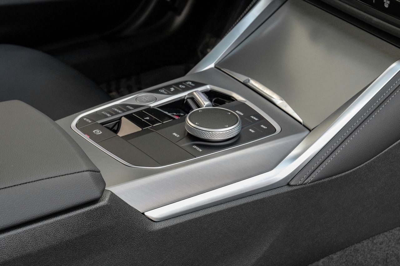 BMW 2 Series Vehicle Main Gallery Image 22