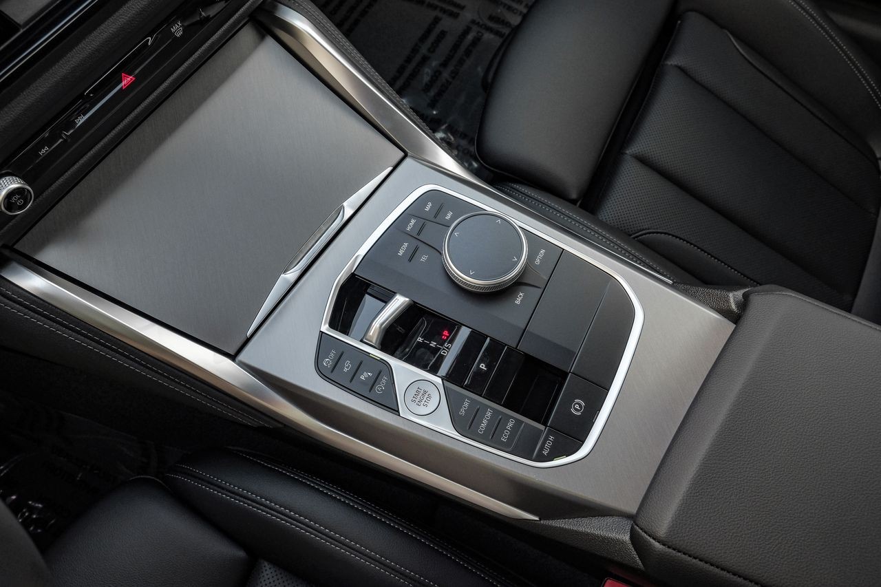BMW 2 Series Vehicle Main Gallery Image 23