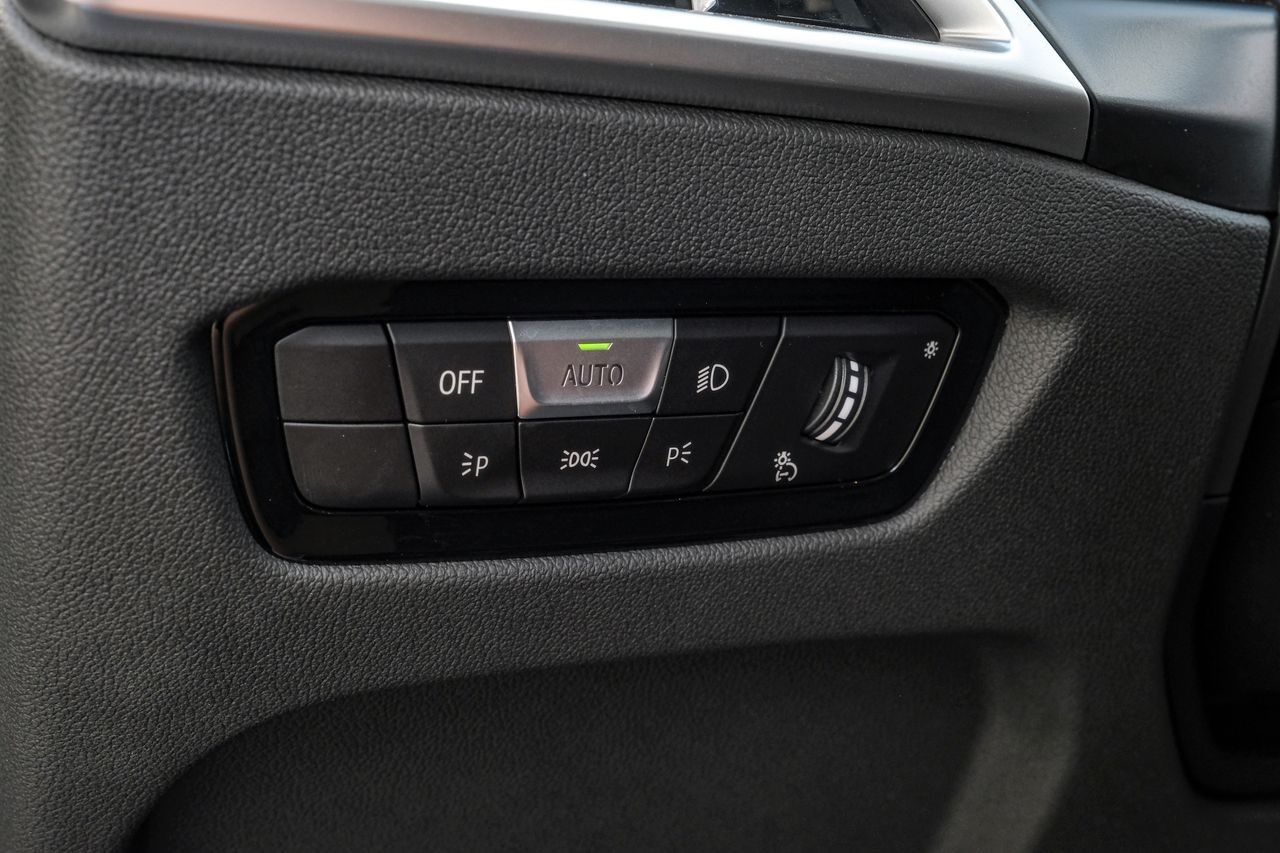 BMW 2 Series Vehicle Main Gallery Image 24