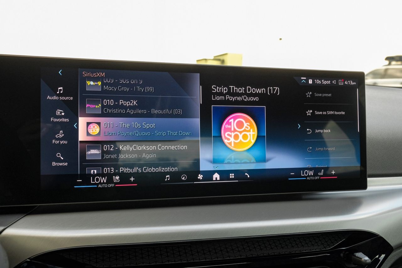 BMW 2 Series Vehicle Main Gallery Image 26