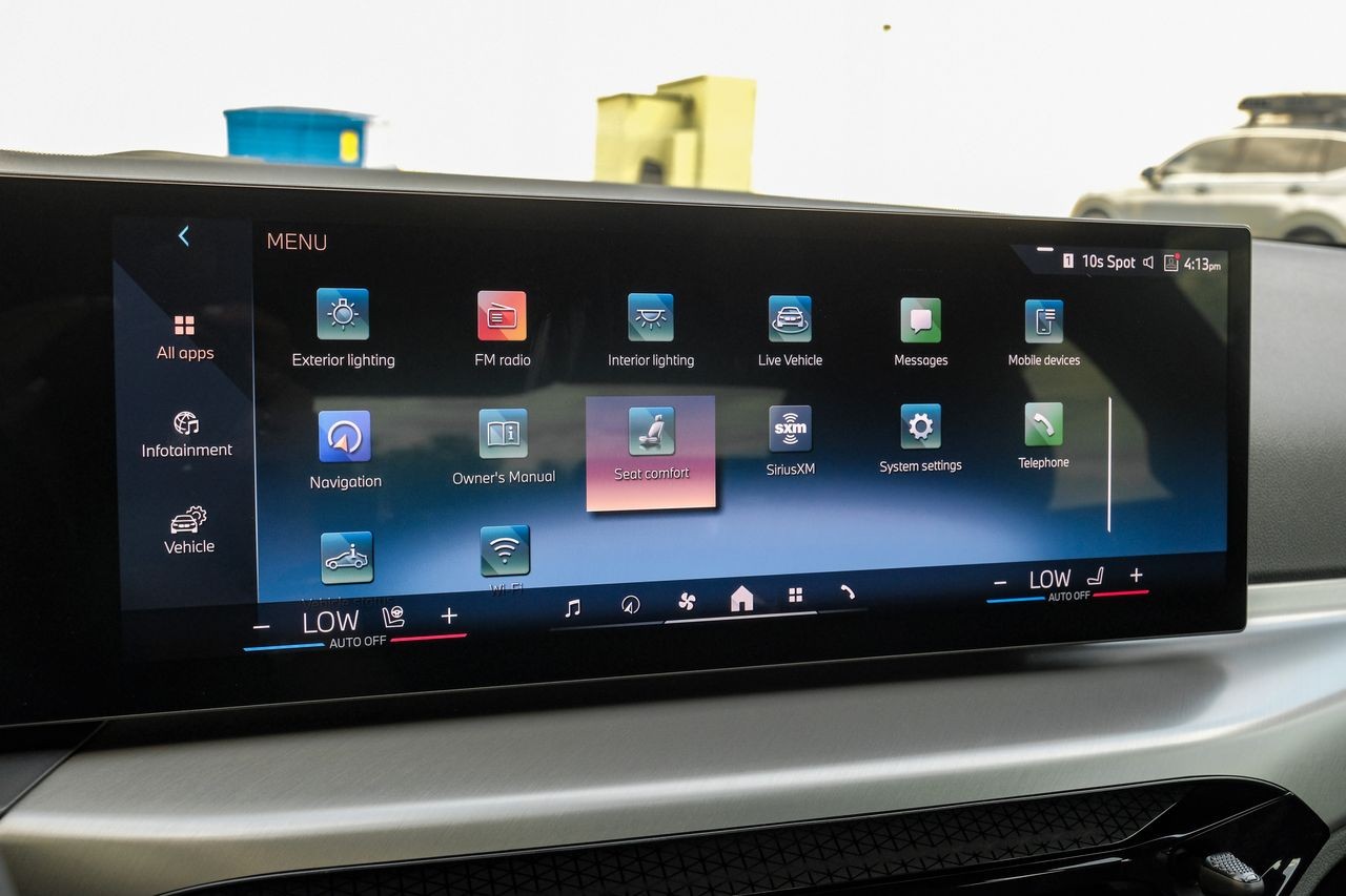 BMW 2 Series Vehicle Main Gallery Image 29