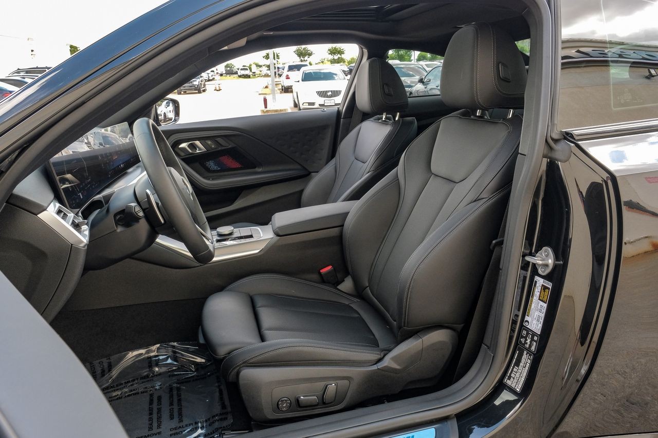 BMW 2 Series Vehicle Main Gallery Image 30