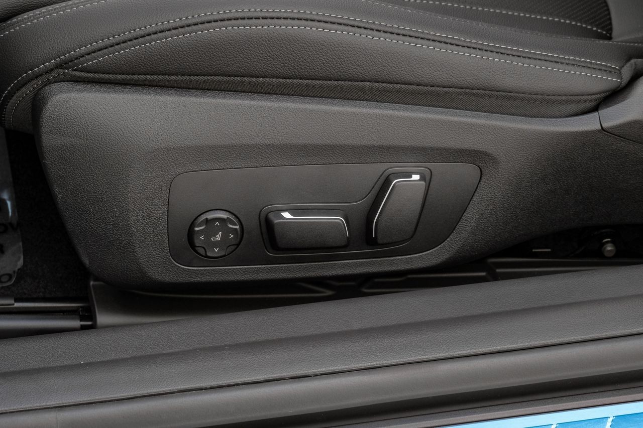 BMW 2 Series Vehicle Main Gallery Image 31