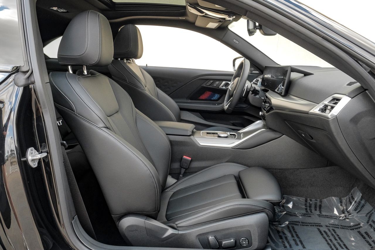 BMW 2 Series Vehicle Main Gallery Image 32
