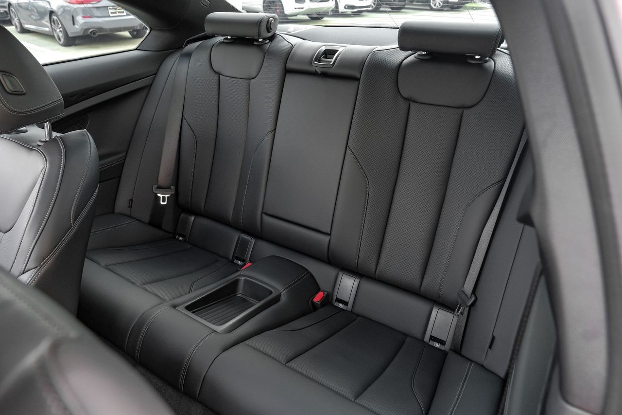 BMW 2 Series Vehicle Main Gallery Image 35