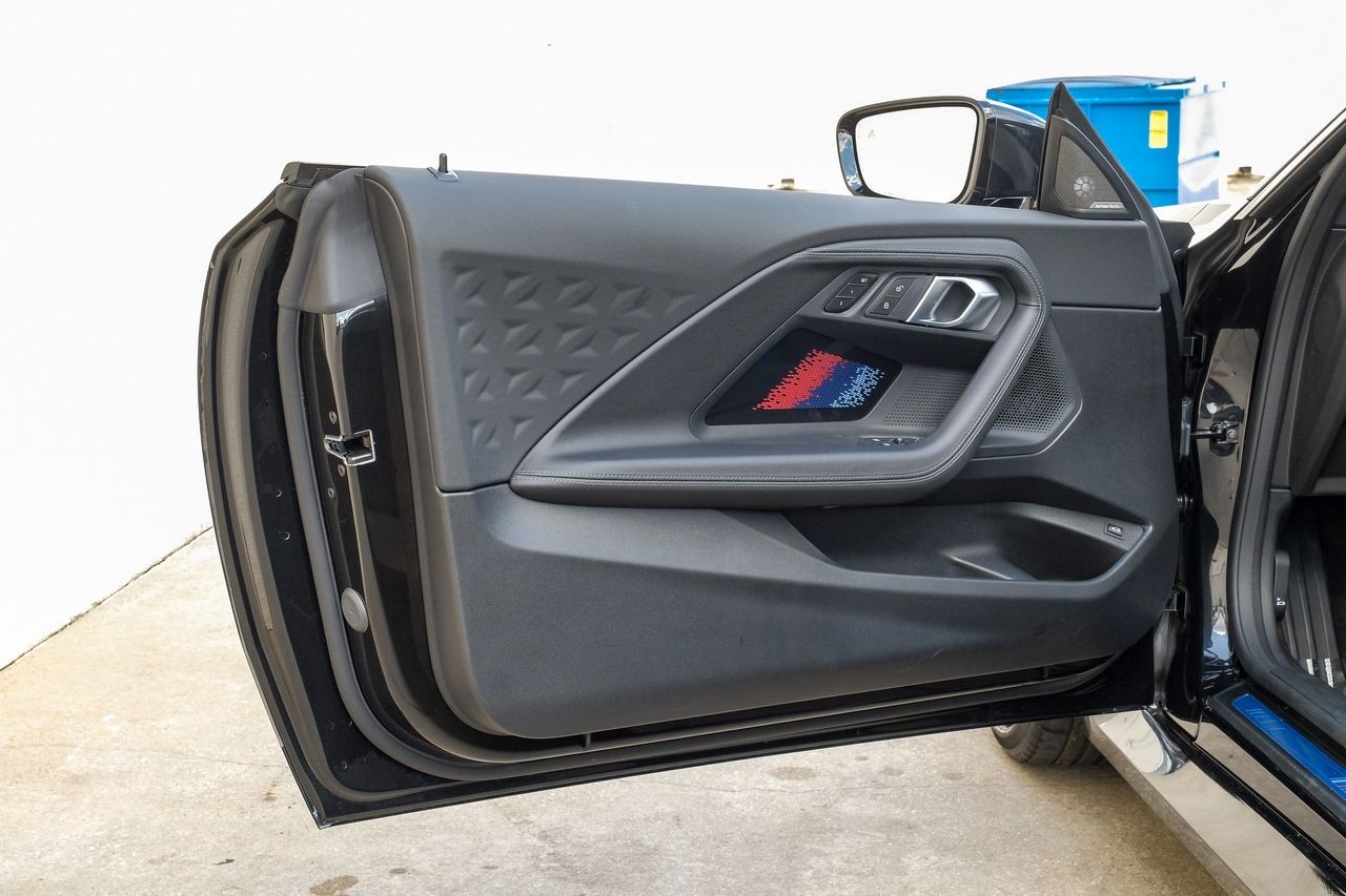BMW 2 Series Vehicle Main Gallery Image 38