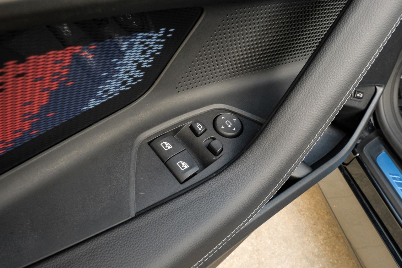 BMW 2 Series Vehicle Main Gallery Image 39