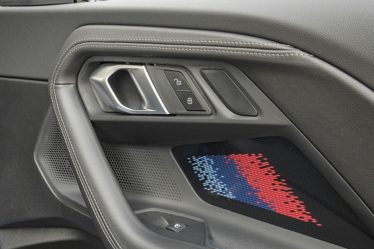 BMW 2 Series Vehicle Main Gallery Image 40