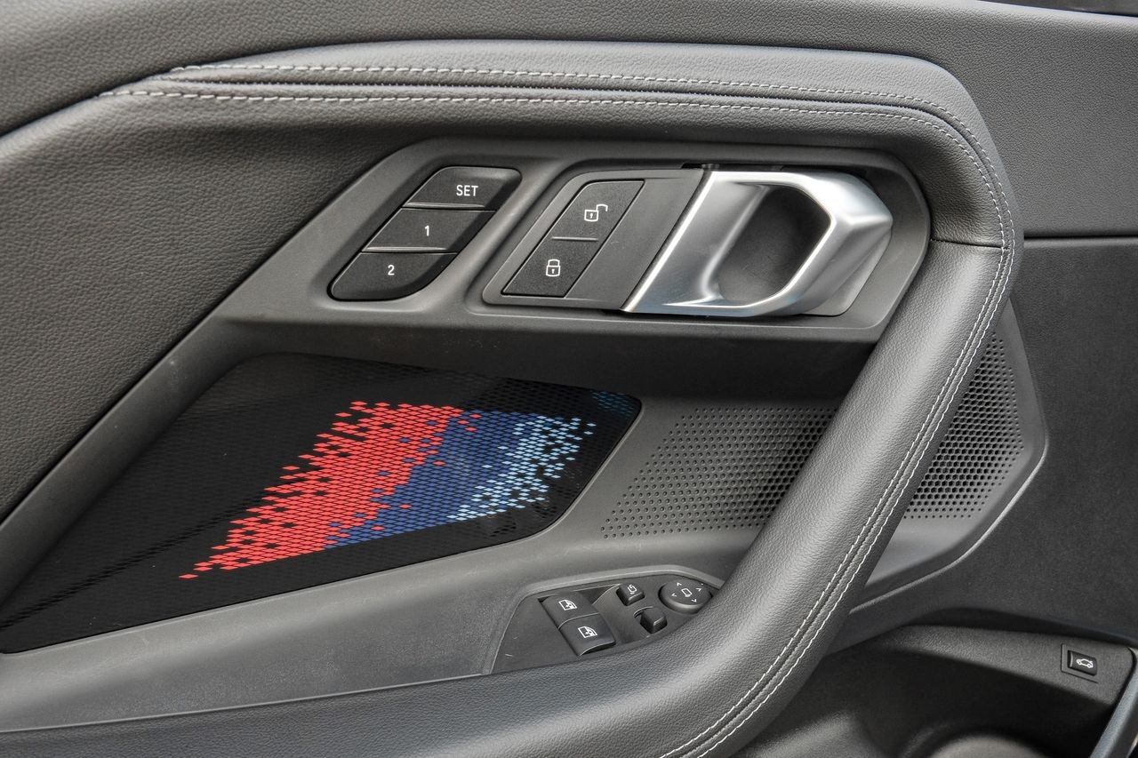 BMW 2 Series Vehicle Main Gallery Image 41