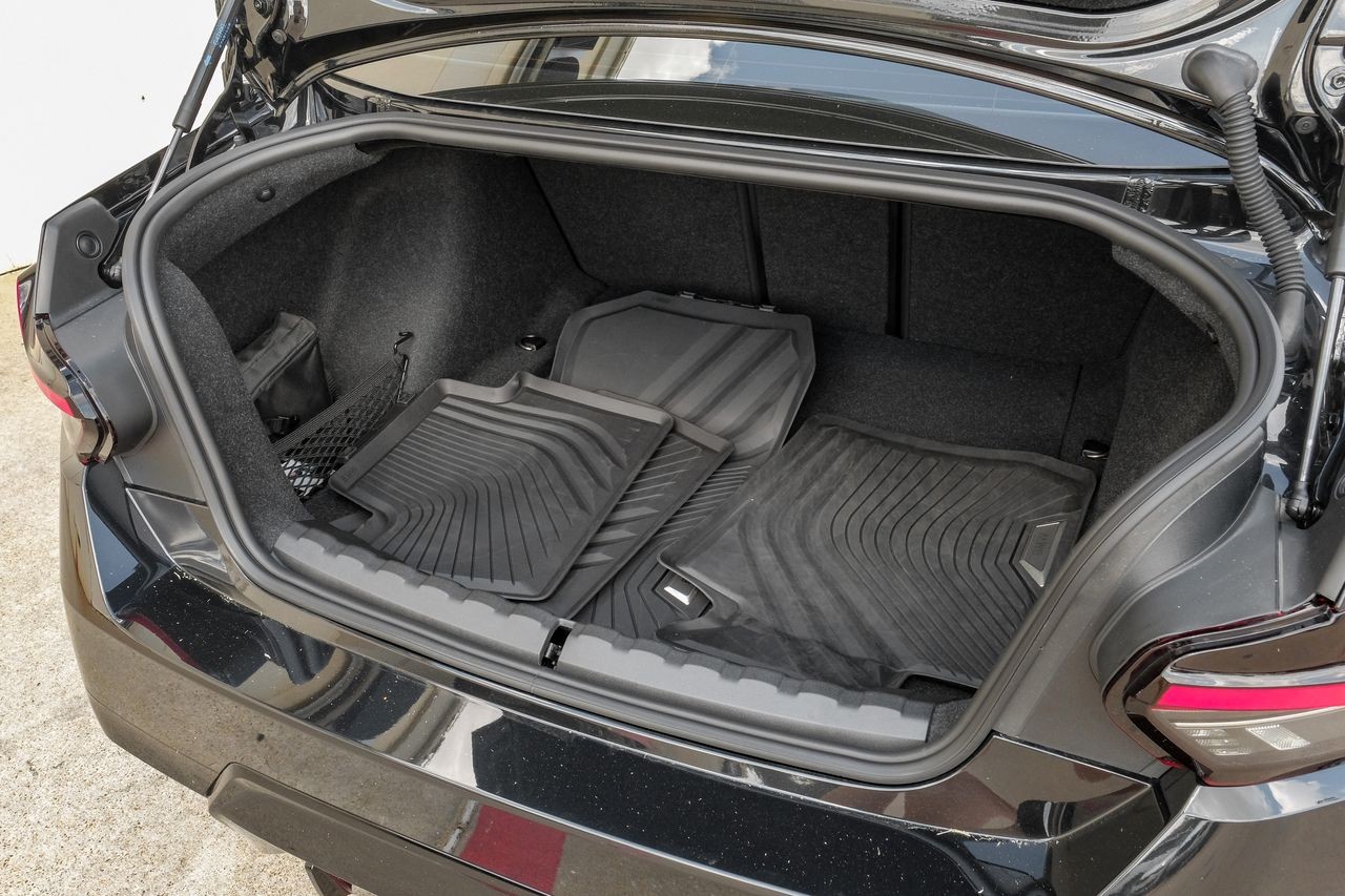 BMW 2 Series Vehicle Main Gallery Image 46