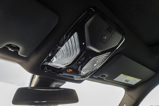 BMW 2 Series Vehicle Main Gallery Image 25