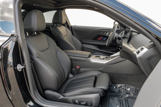 BMW 2 Series Vehicle Main Gallery Image 33