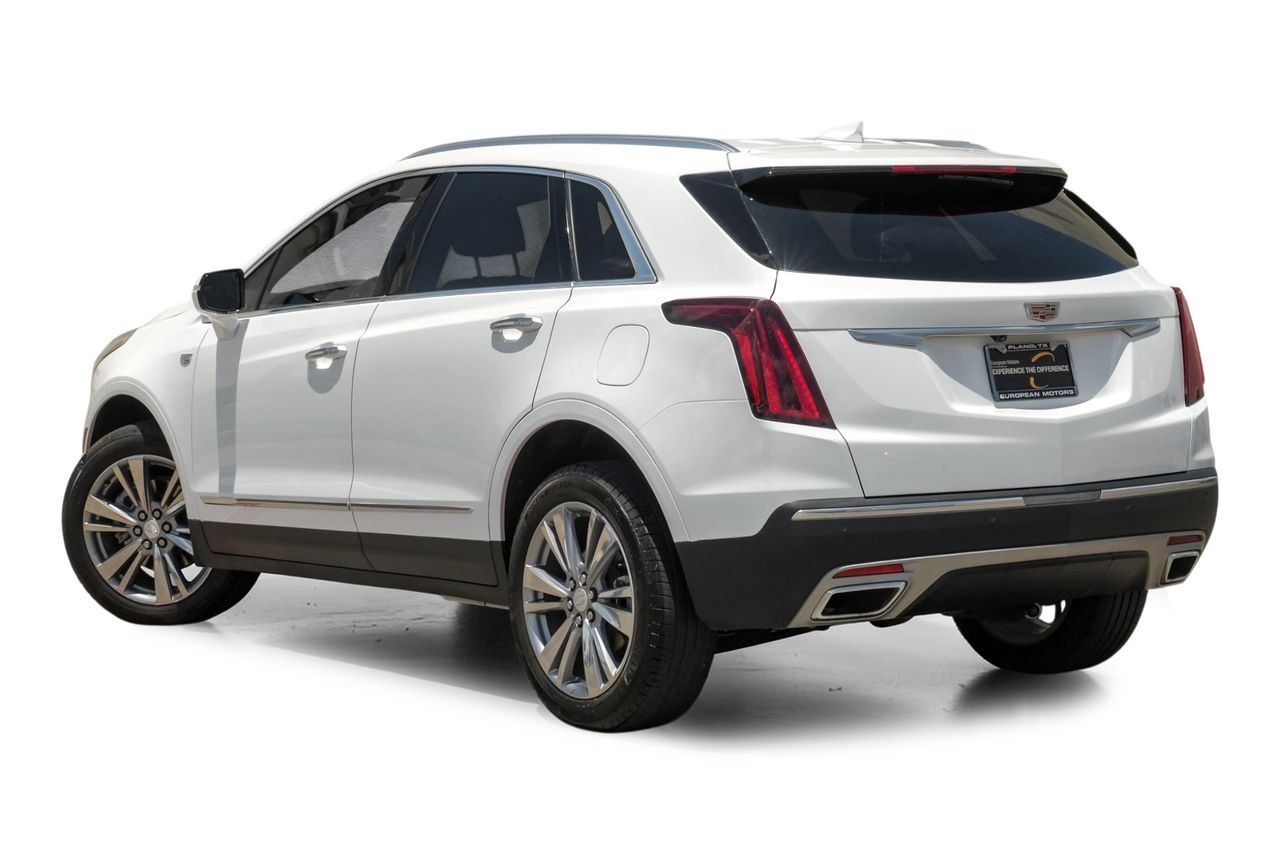 Cadillac XT5 Vehicle Main Gallery Image 11