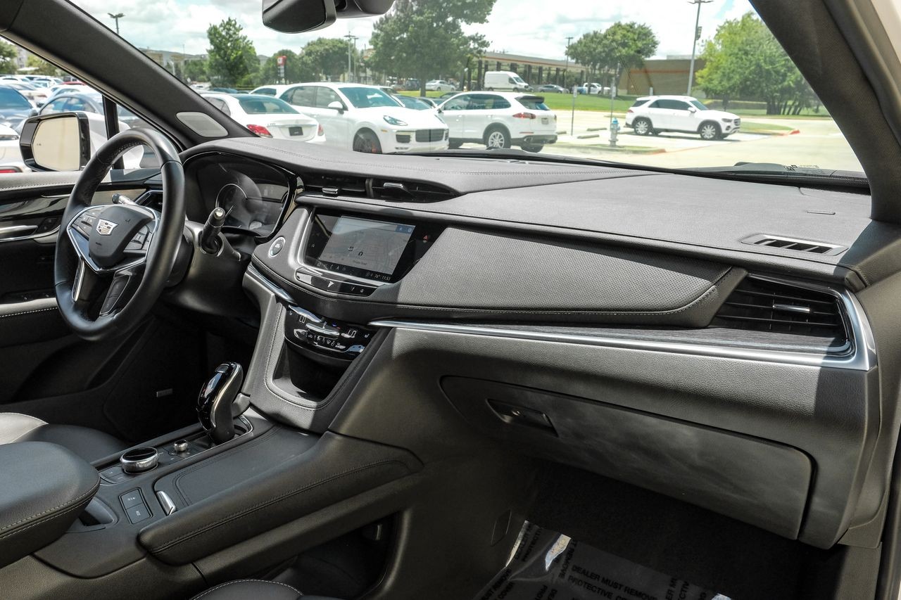 Cadillac XT5 Vehicle Main Gallery Image 13