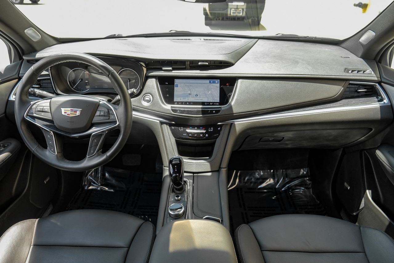 Cadillac XT5 Vehicle Main Gallery Image 15