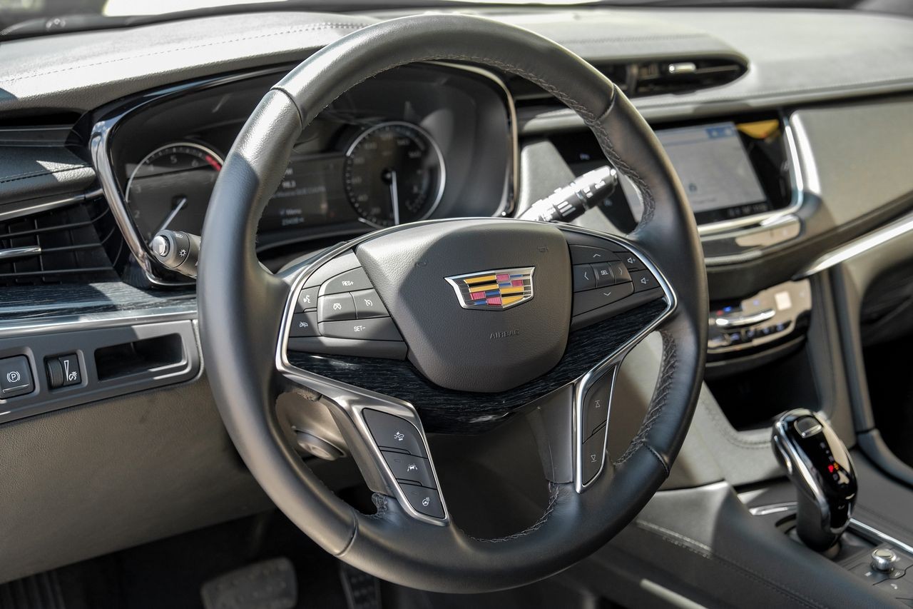 Cadillac XT5 Vehicle Main Gallery Image 16