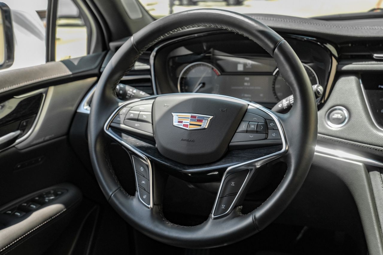 Cadillac XT5 Vehicle Main Gallery Image 17