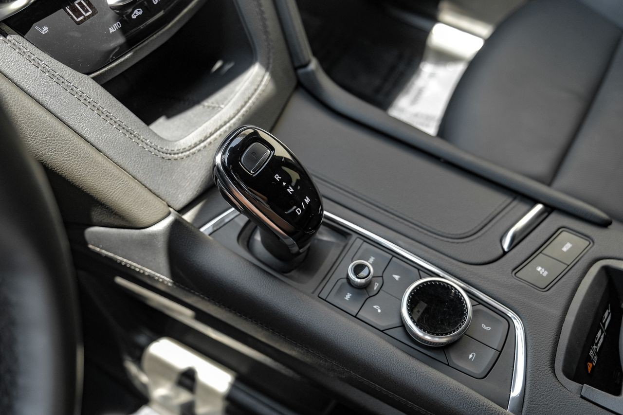 Cadillac XT5 Vehicle Main Gallery Image 26