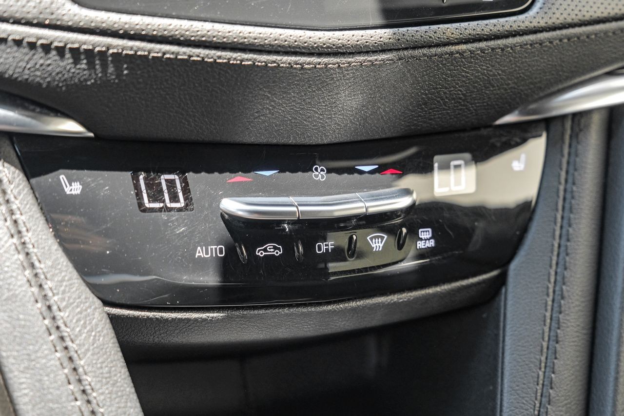Cadillac XT5 Vehicle Main Gallery Image 30