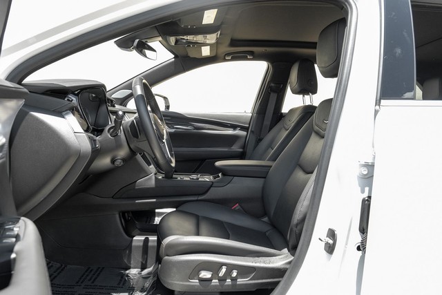 Cadillac XT5 Vehicle Main Gallery Image 04