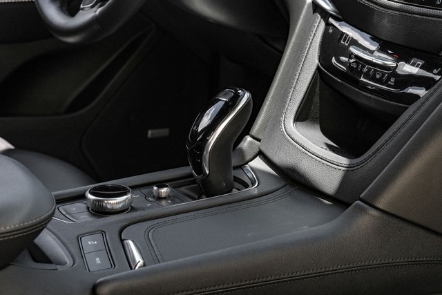 Cadillac XT5 Vehicle Main Gallery Image 25