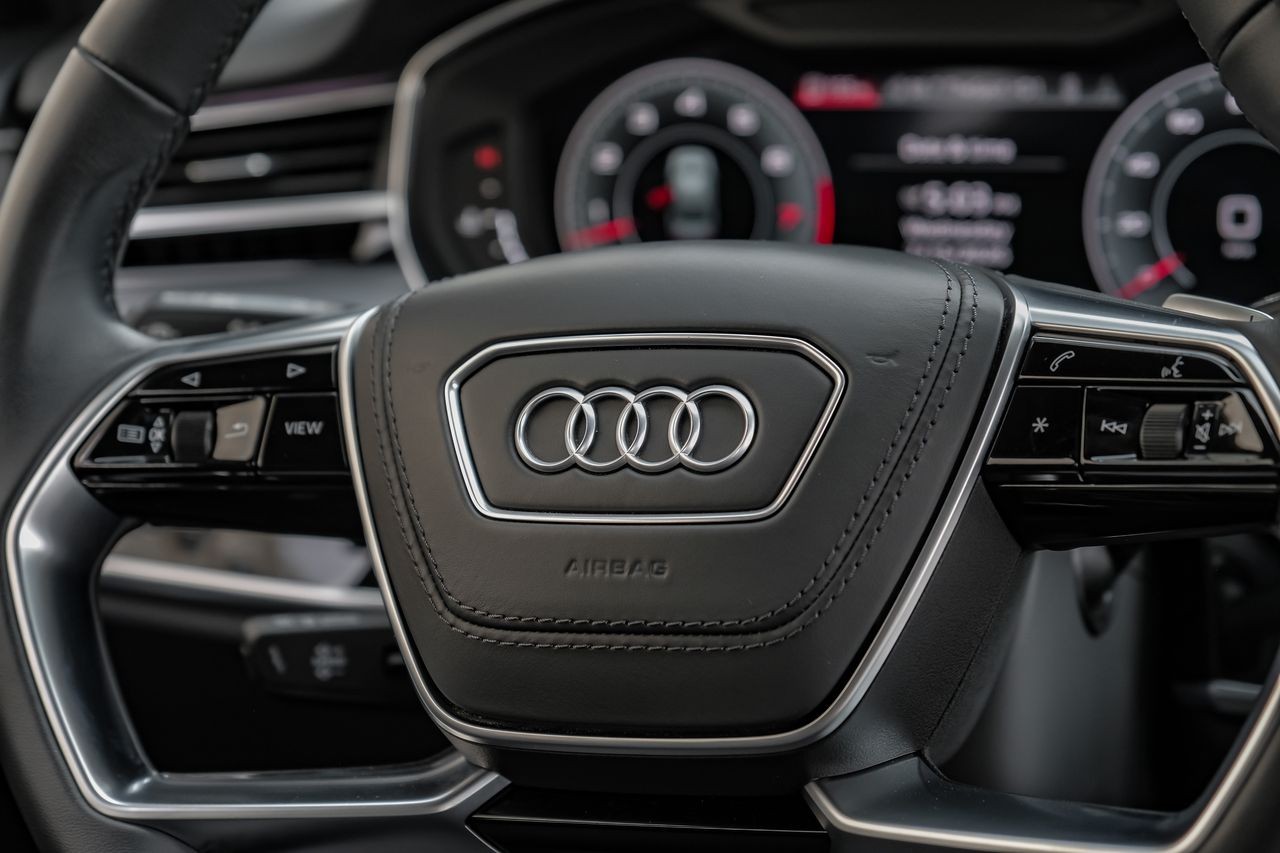 Audi A8 Vehicle Main Gallery Image 19