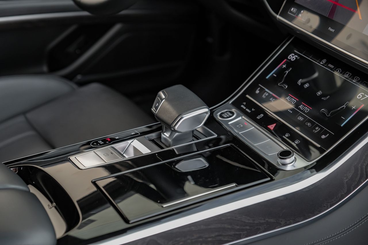 Audi A8 Vehicle Main Gallery Image 28