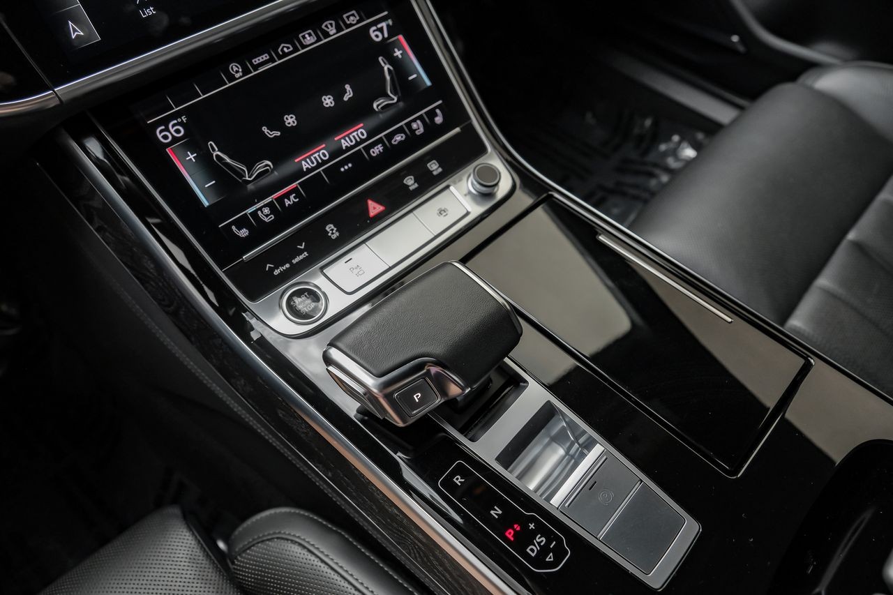 Audi A8 Vehicle Main Gallery Image 30