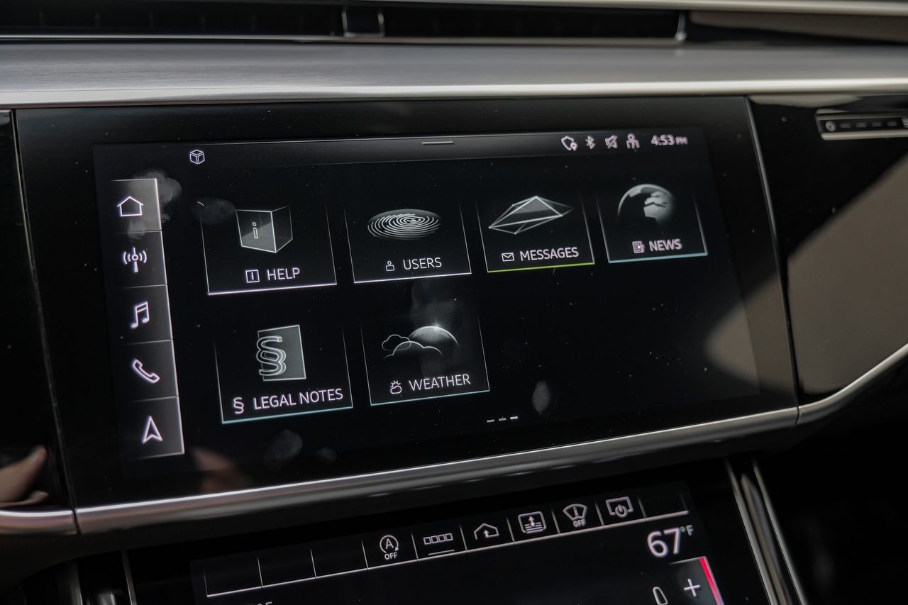 Audi A8 Vehicle Main Gallery Image 33