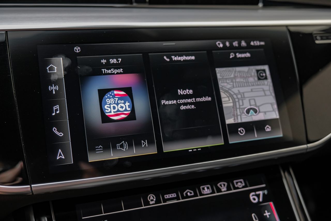Audi A8 Vehicle Main Gallery Image 34